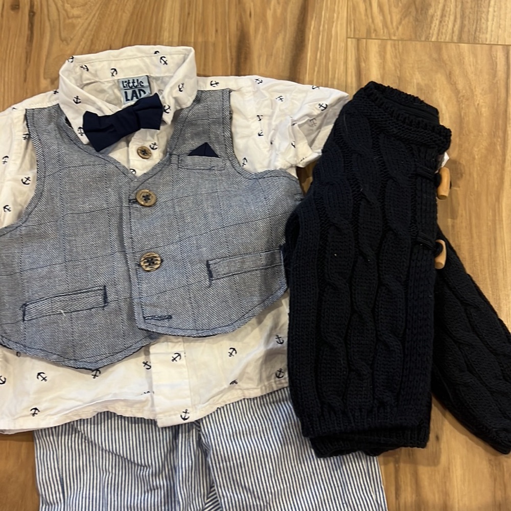 Adorable anchor outfit perfect for cruise with matching navy sweater.